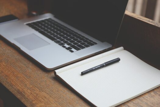 desk 593327_1920