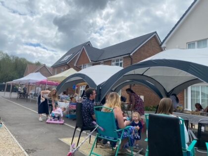 Neighbours_celebrating_the_Kings_Coronation